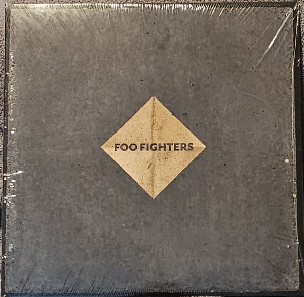 FOO FIGHTERS – CONCRETE AND GOLD